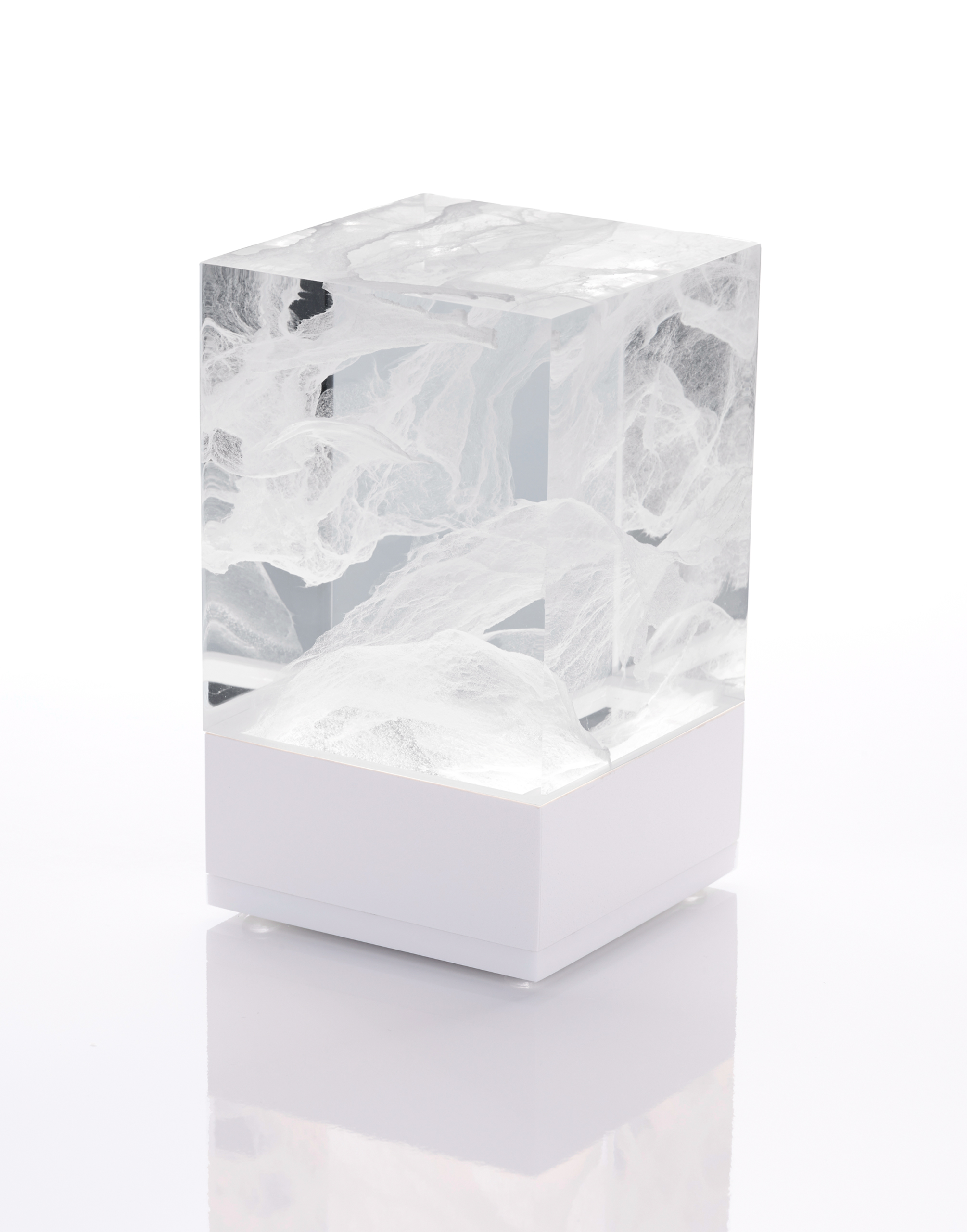 Nuage socle blanc fond blanc