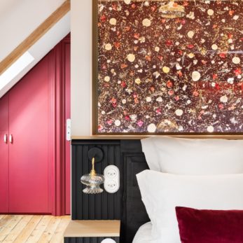 Flower headboard – Clos du Cèdre – Dinan, France